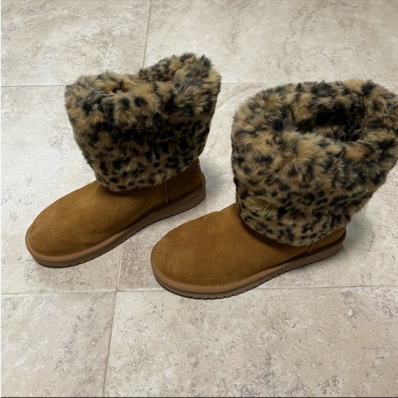 NWOT Koolaburra by UGG Dezi short cheeta sherpa lining boots. Size 6. - Picture 4 of 5